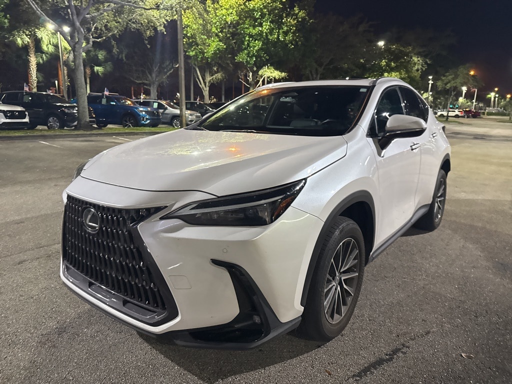 2022 Lexus NX 350's photo