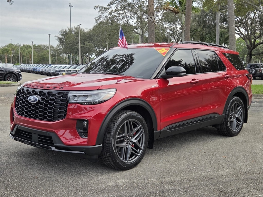 2025 Ford Explorer ST-LINE's photo