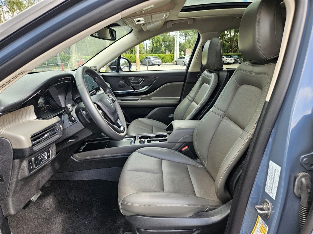 2024 Lincoln Corsair Grand Touring photo 3