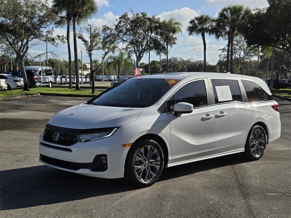 2025 Honda Odyssey Touring's photo