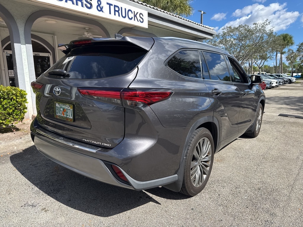2022 Toyota Highlander Platinum photo 2