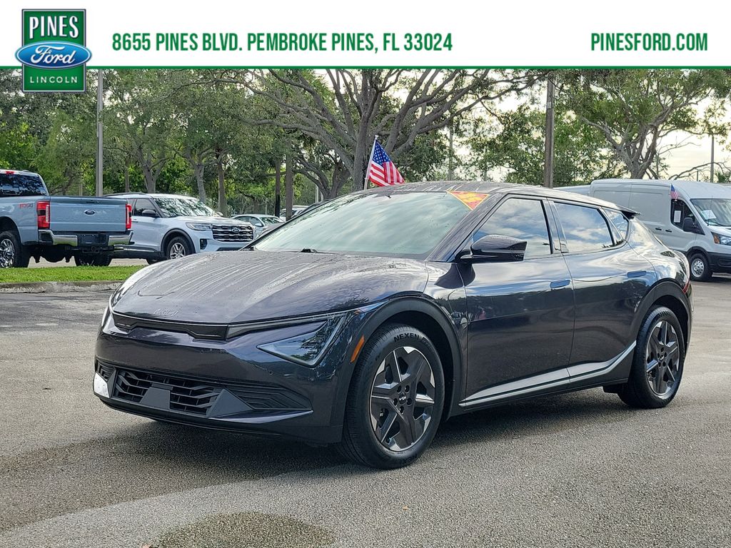 2025 Kia EV6 Light's photo