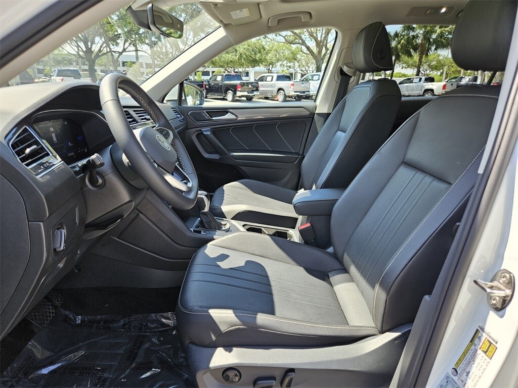 2022 Volkswagen Tiguan SE photo 3