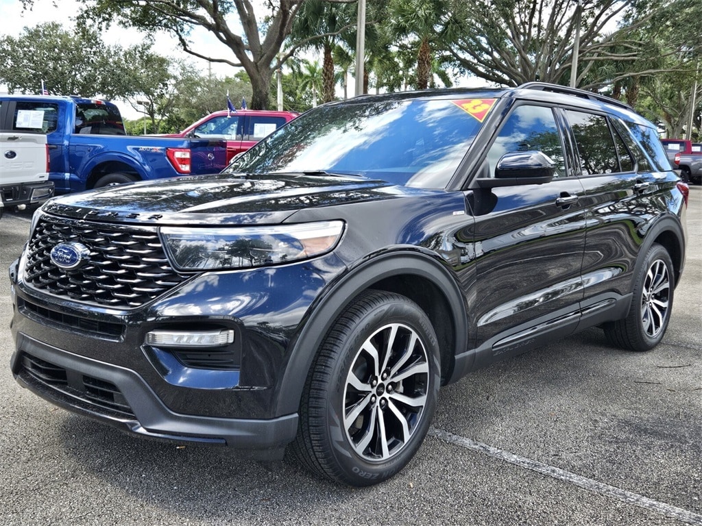 2023 Ford Explorer ST-LINE's photo