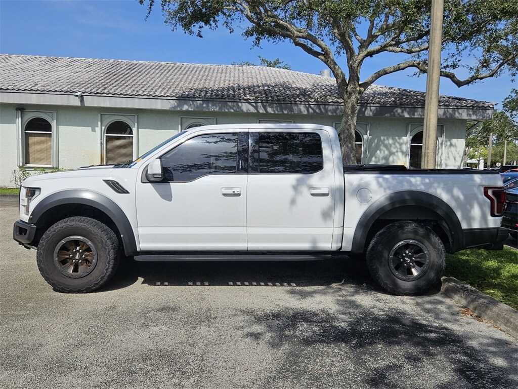 2018 Ford F-150 Raptor photo 2