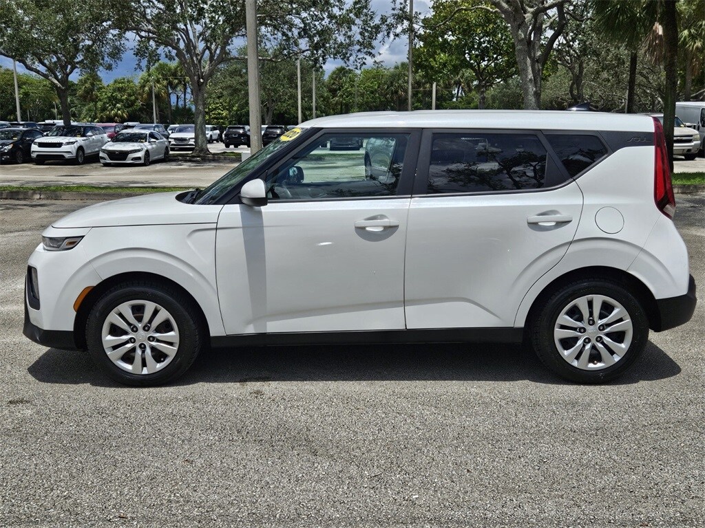 2020 Kia Soul LX photo 2