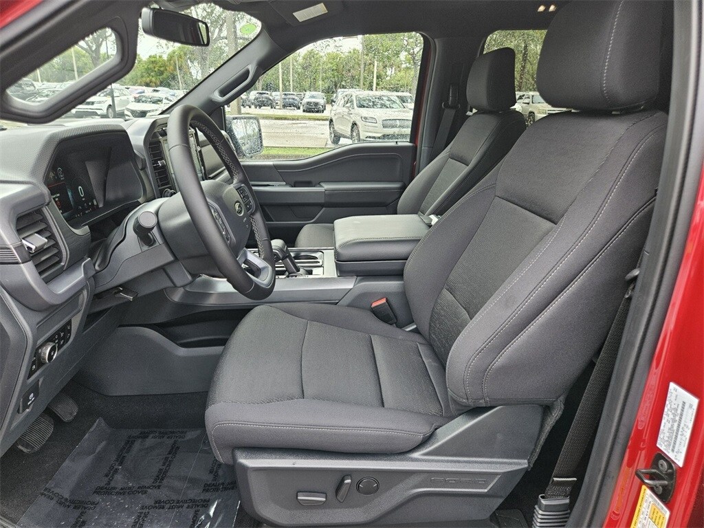 2025 Ford F-150 XLT photo 2