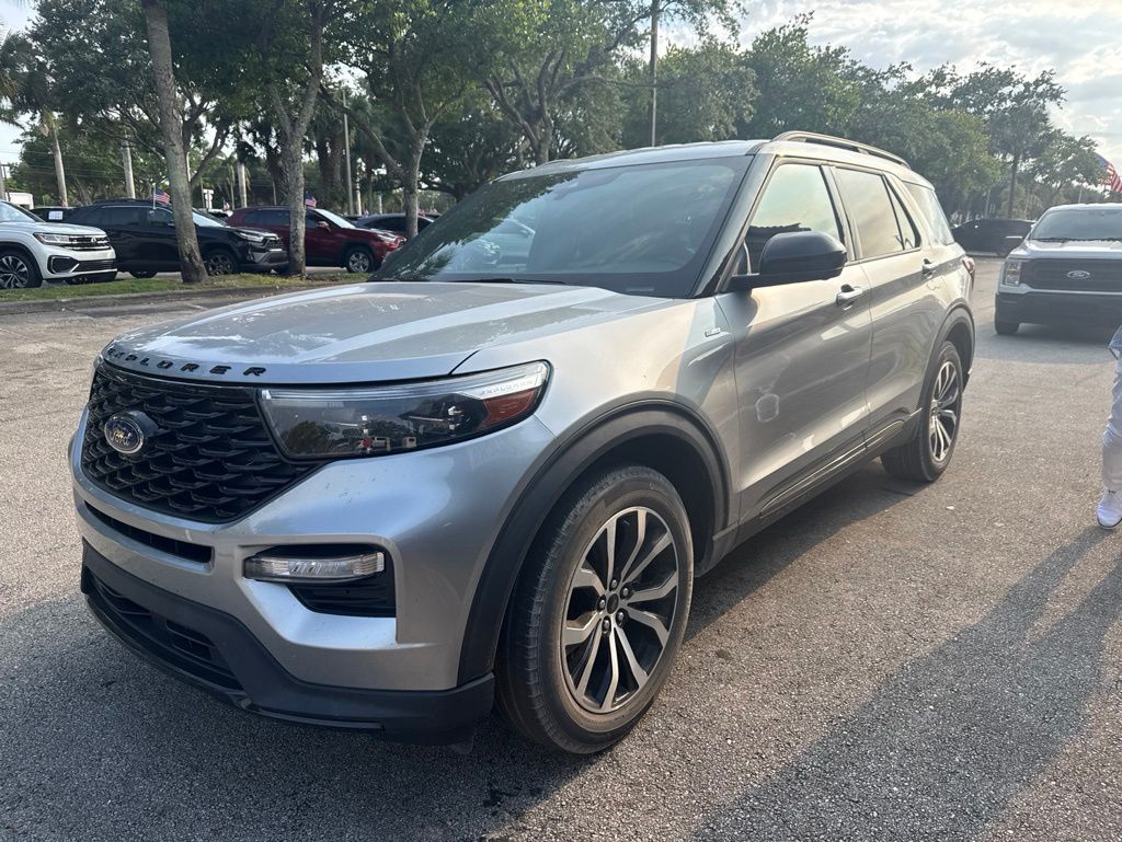 2023 Ford Explorer ST-LINE RWD's photo