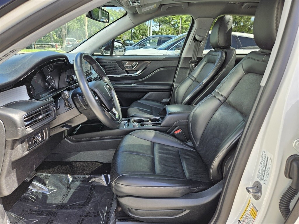 2022 Lincoln Corsair Standard photo 3