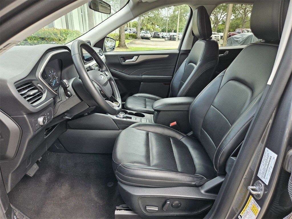2022 Ford Escape SEL photo 3