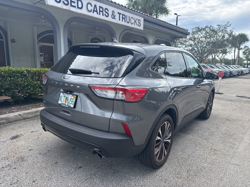 2022 Ford Escape SE photo 3