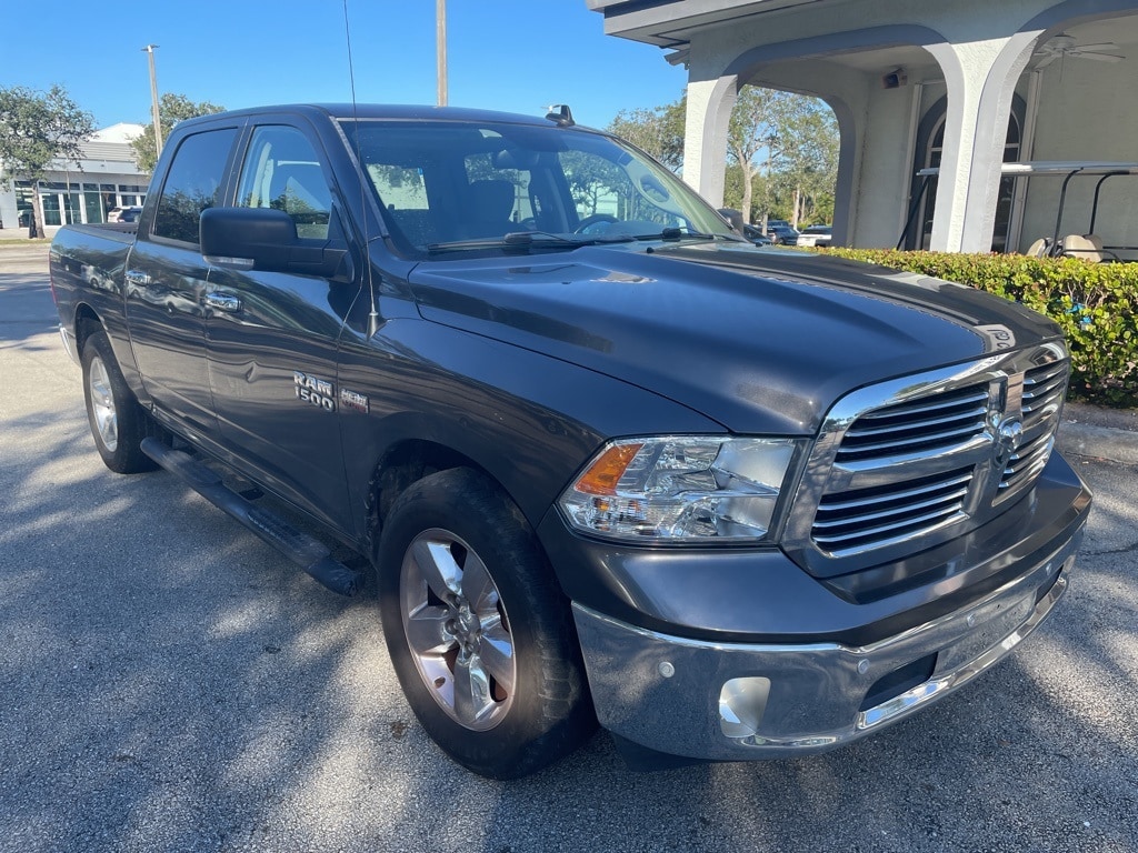2017 Ram 1500 SLT photo 2