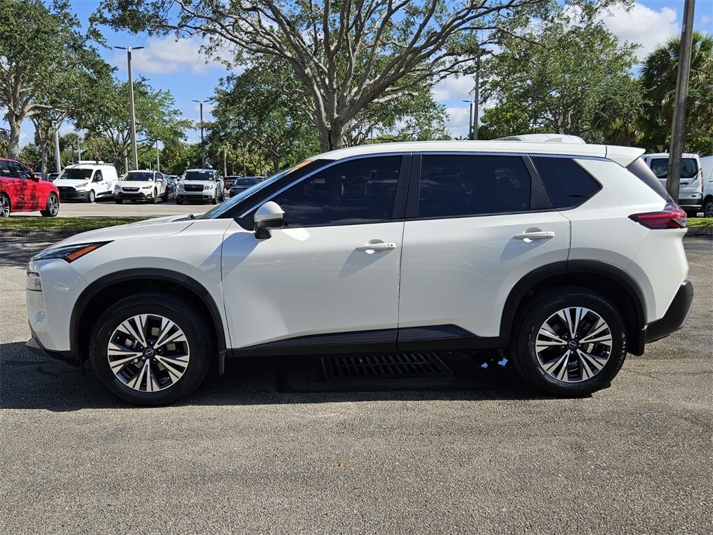 2022 Nissan Rogue SV photo 2