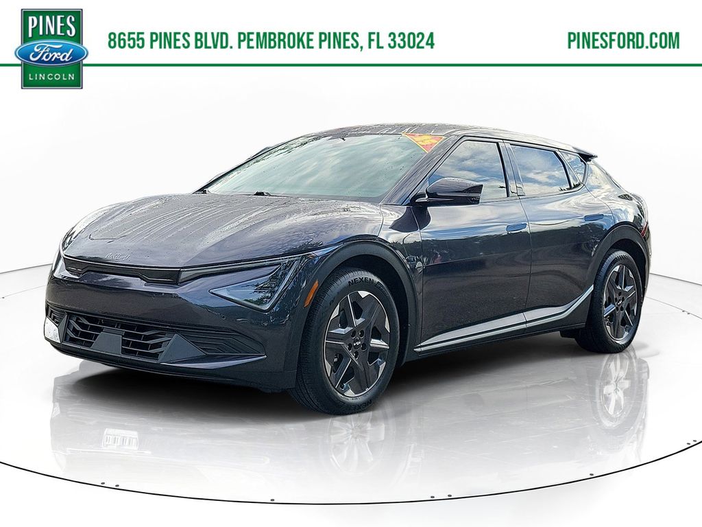 2025 Kia EV6 Light's photo