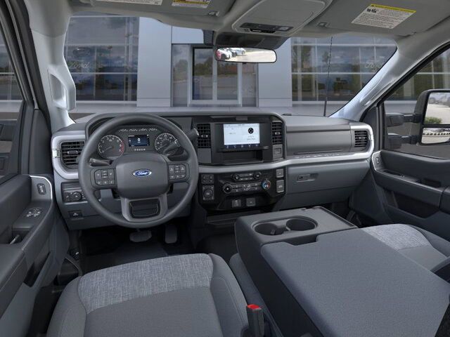 2025 Ford F-350 Super Duty XLT - Photo 9