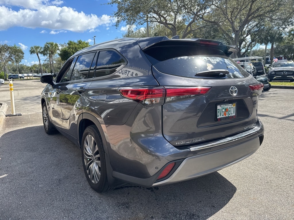2022 Toyota Highlander Platinum photo 3