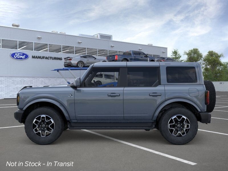 2025 Ford Bronco Outer Banks photo 3