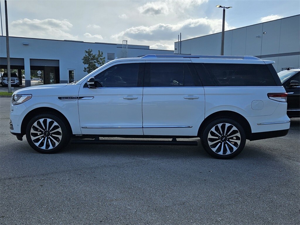 2023 Lincoln Navigator L Reserve photo 2