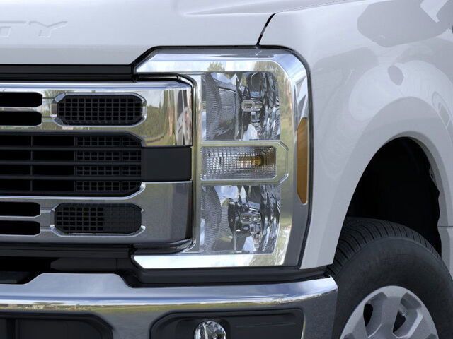 2025 Ford F-350 Super Duty XLT - Photo 18