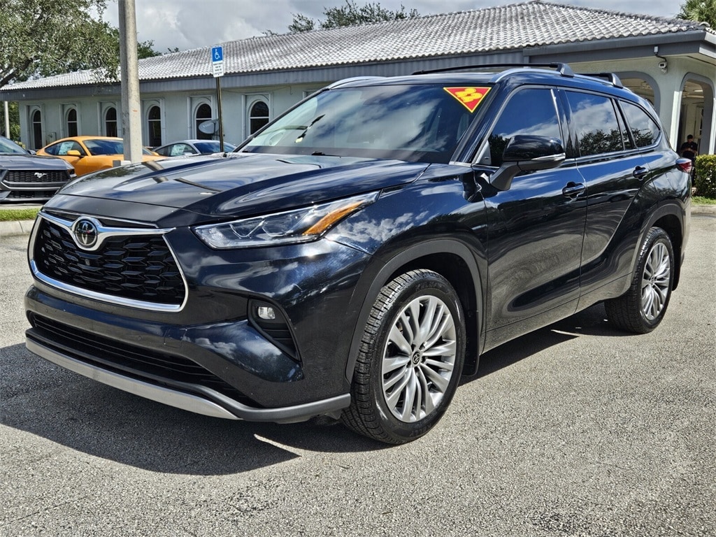 2022 Toyota Highlander Platinum's photo