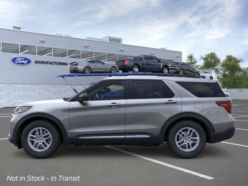 2025 Ford Explorer photo 3