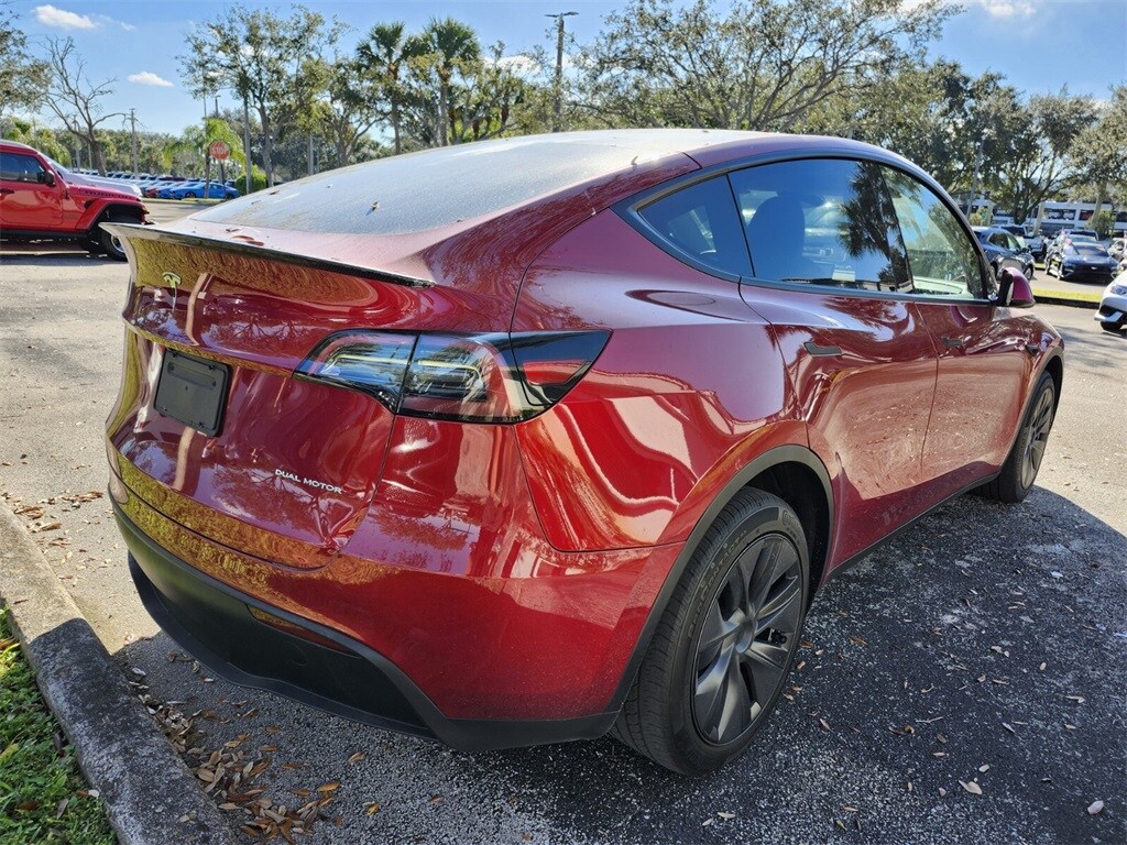 2024 Tesla Model Y Long Range photo 4