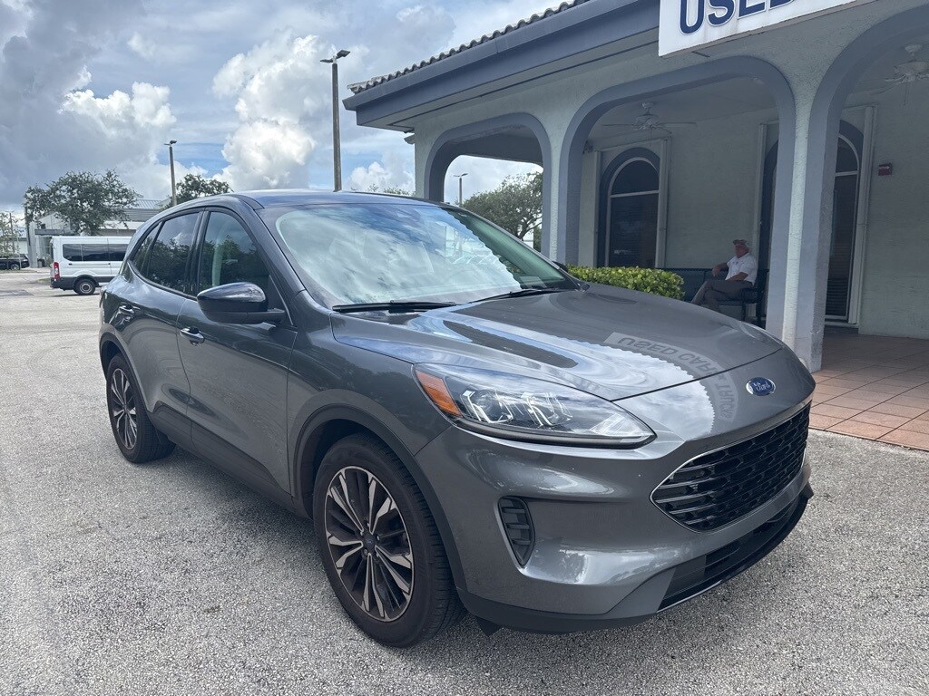 2022 Ford Escape SE photo 2