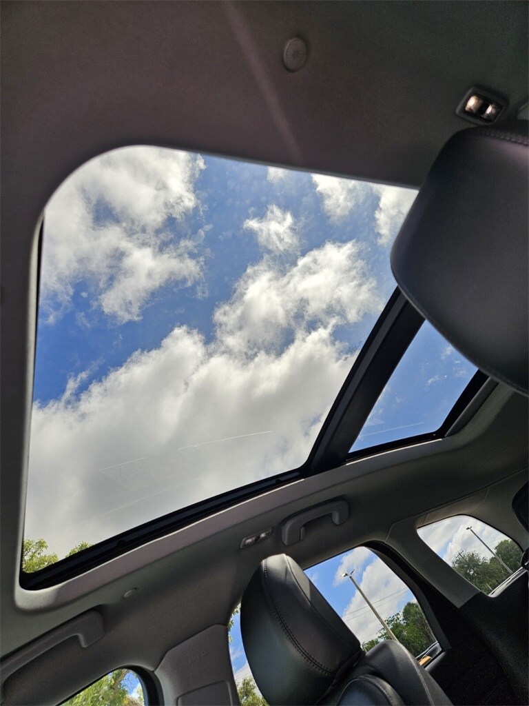 2022 Lincoln Corsair Standard photo 4