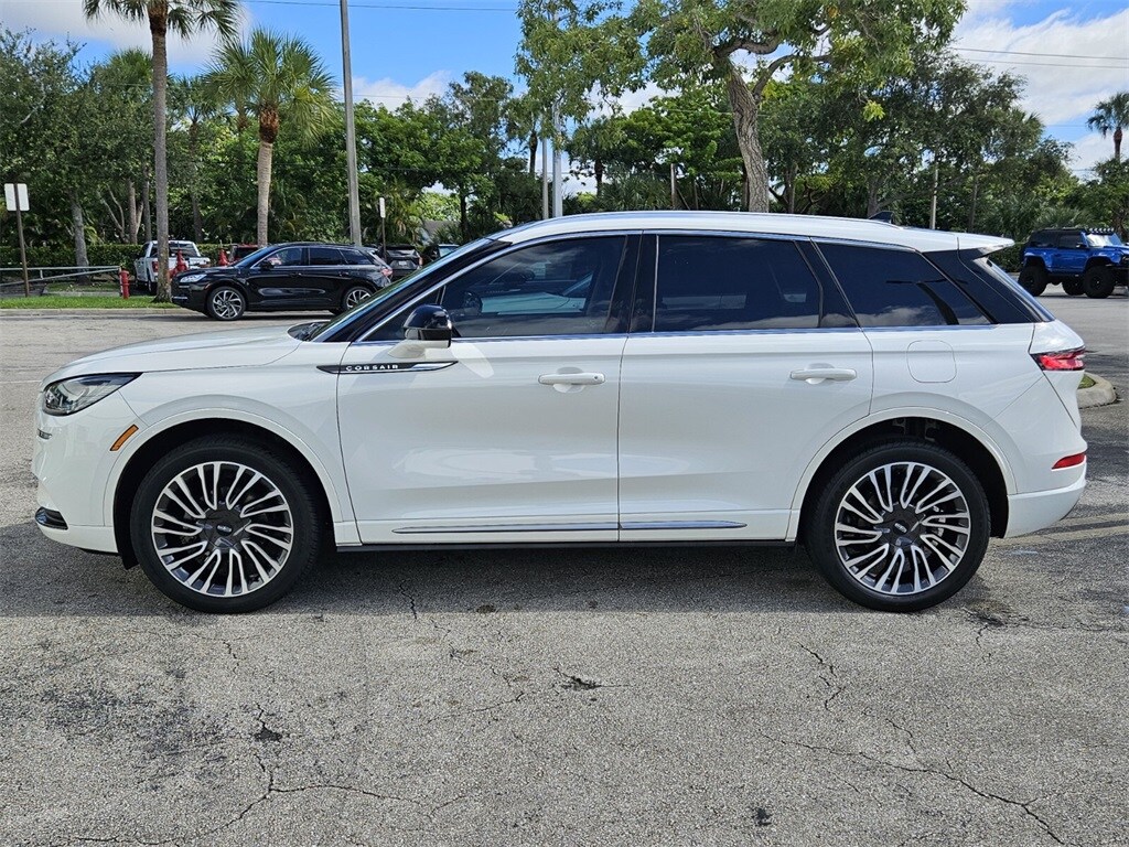 2022 Lincoln Corsair Standard photo 2