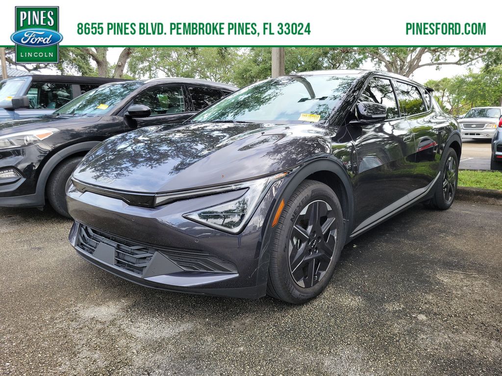 2025 Kia EV6 Light's photo