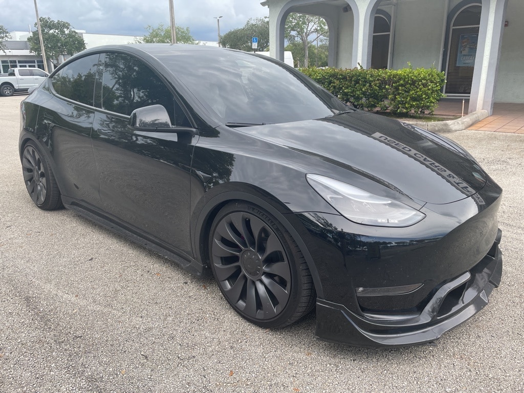 Used 2024 Tesla Model Y Performance with VIN 7SAYGDEF8RF040301 for sale in Pembroke Pines, FL