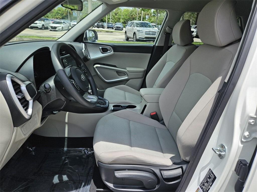 2020 Kia Soul LX photo 3