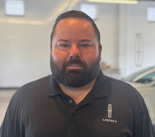Staff member Carlos Alvarez from ID_894cfa