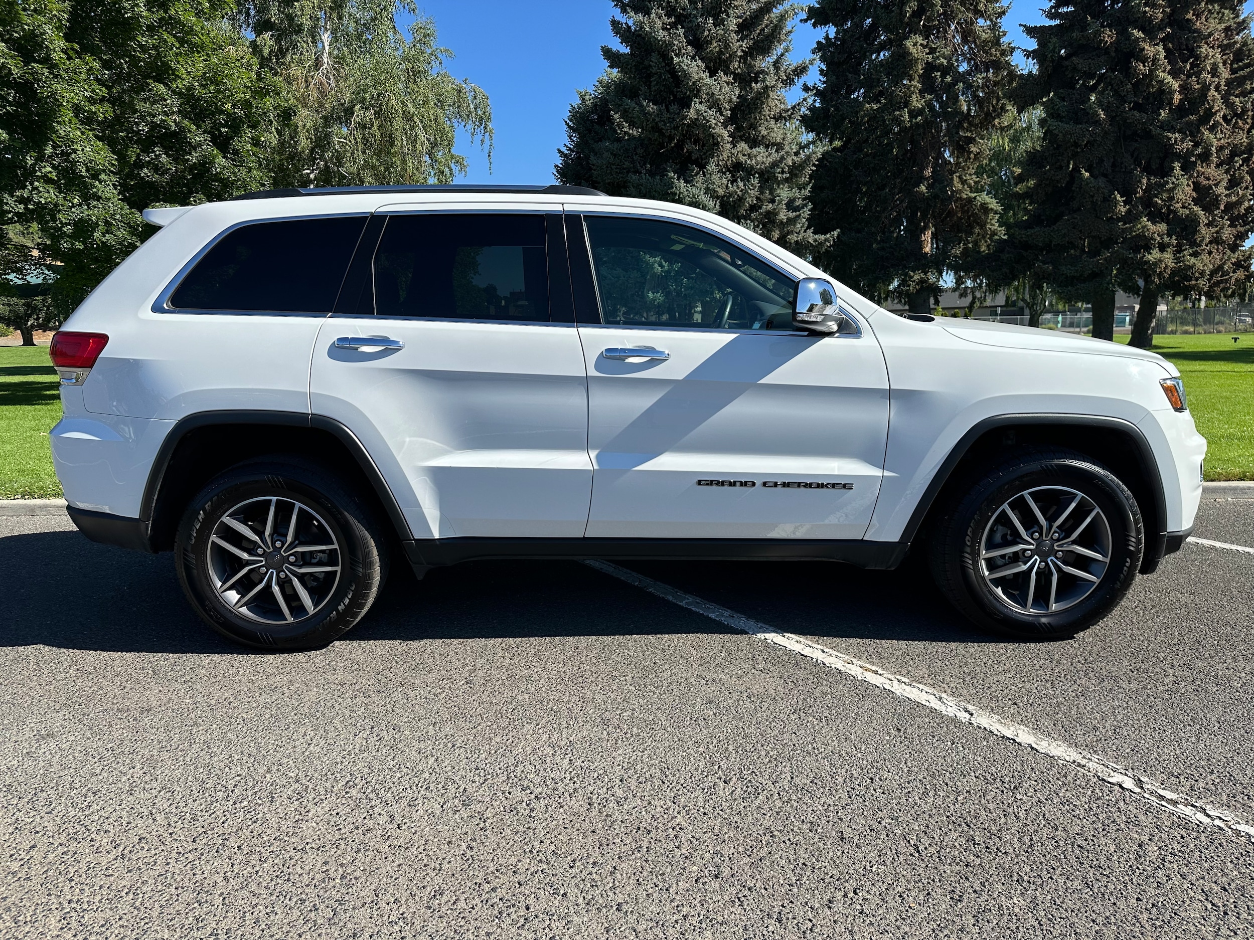 Used 2019 Jeep Grand Cherokee Limited with VIN 1C4RJFBG8KC713750 for sale in Selah, WA