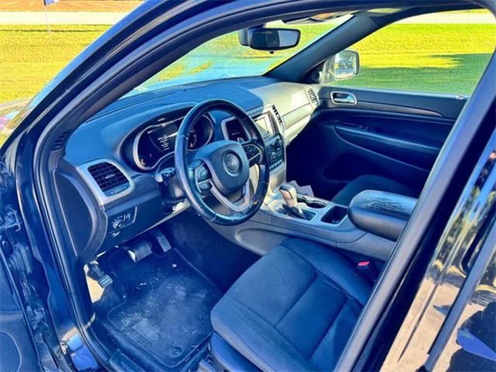 Used 2017 Jeep Grand Cherokee Laredo RWD SUV