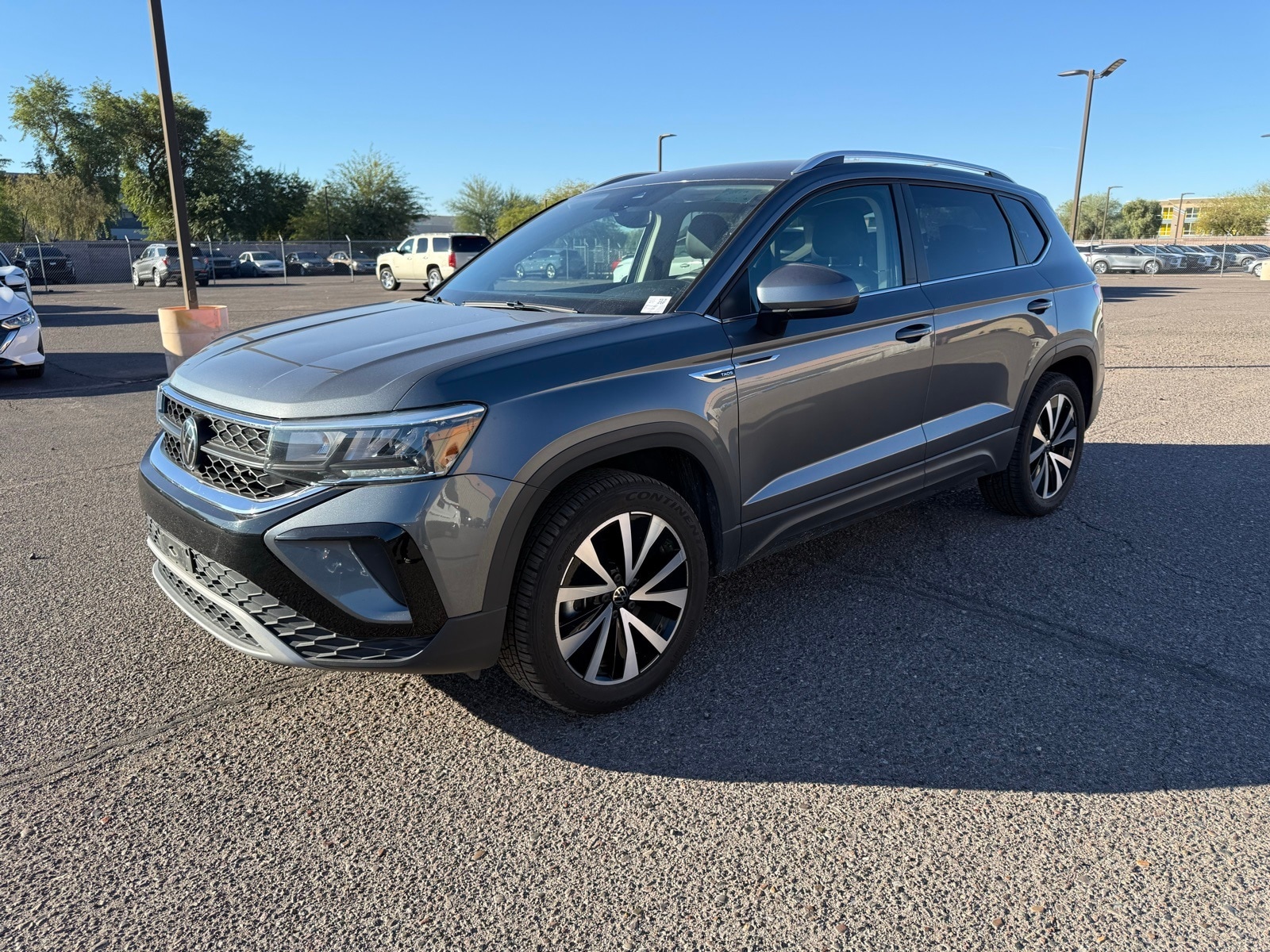 2024 Volkswagen Taos SE's photo