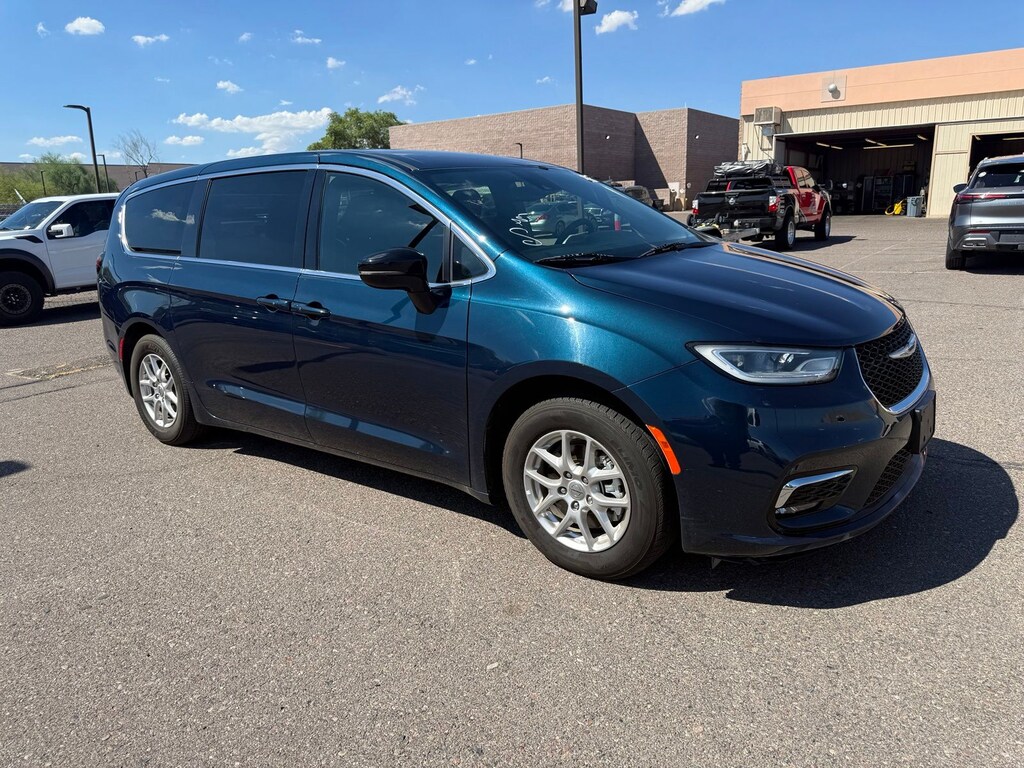 Used 2025 Chrysler Pacifica Select Van Passenger Van