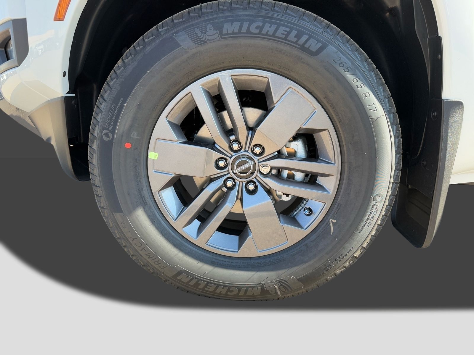 2025 Nissan Frontier SV - Photo 9
