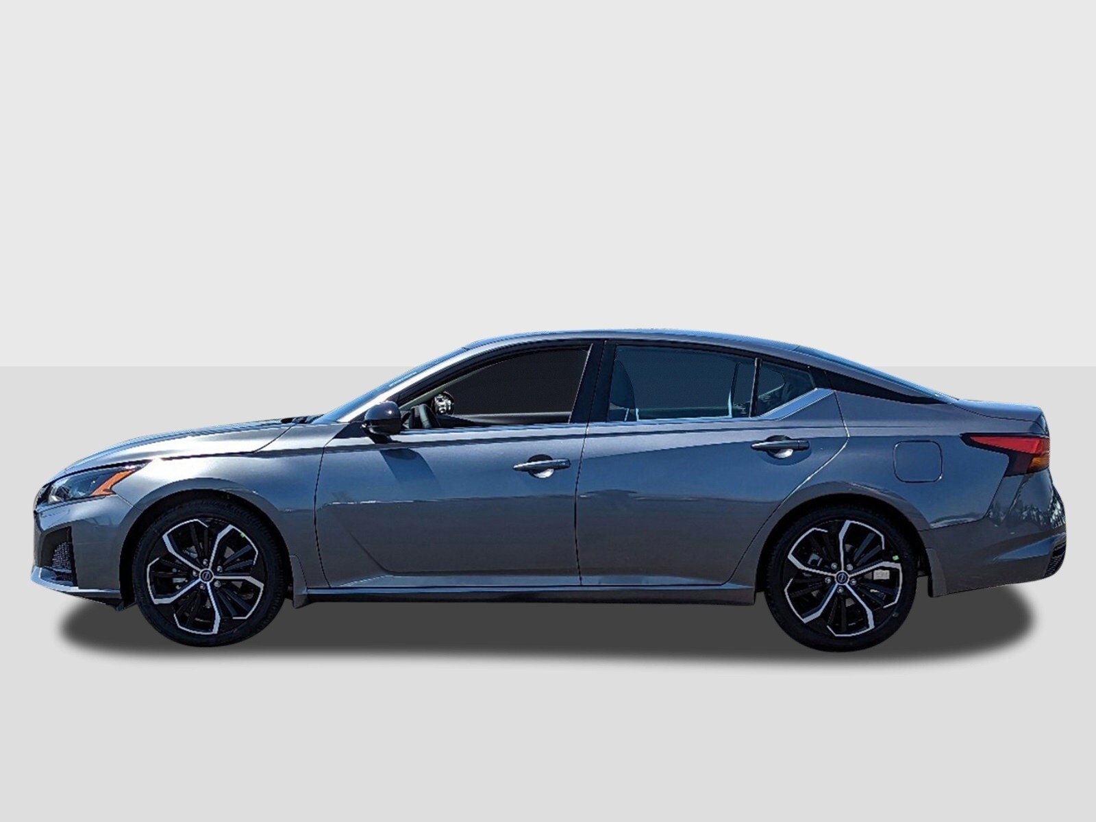 2025 Nissan Altima SR photo 2