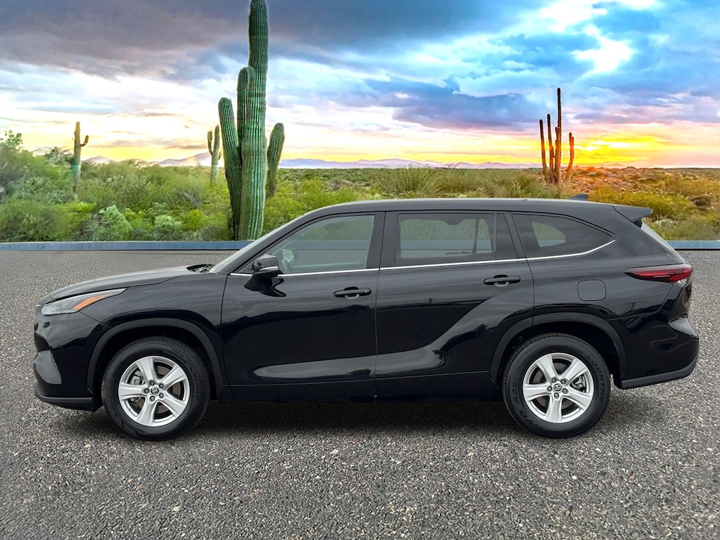 Used 2024 Toyota Highlander LE SUV