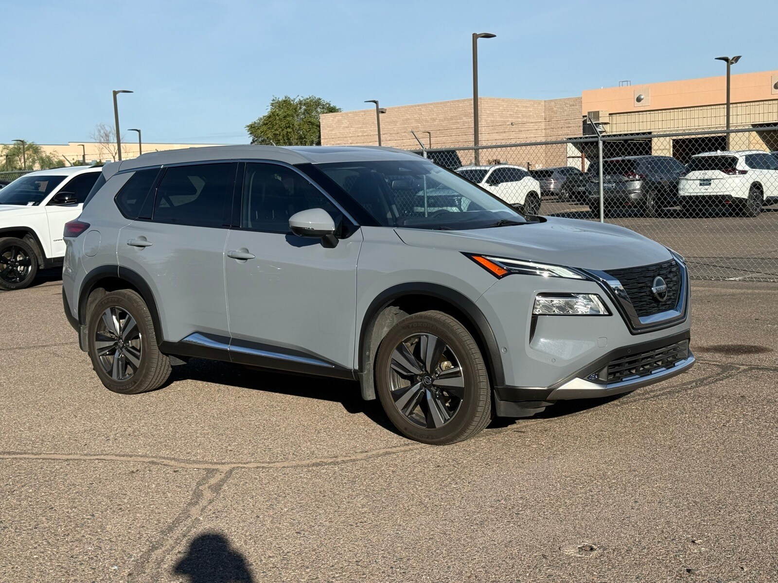 2021 Nissan Rogue Platinum photo 2