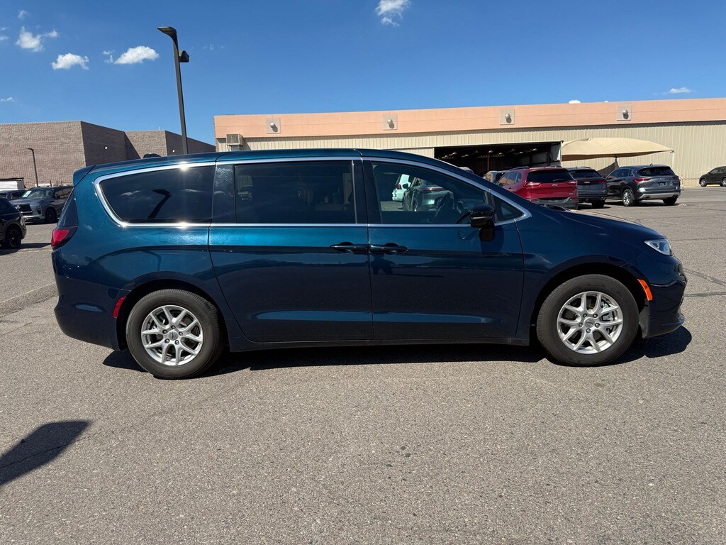 Used 2025 Chrysler Pacifica Select Van Passenger Van