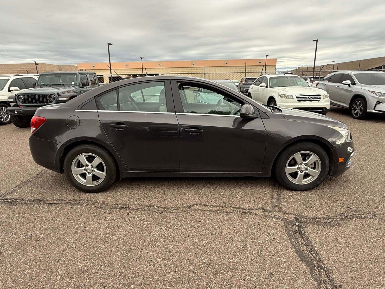 2015 Chevrolet Cruze photo 2