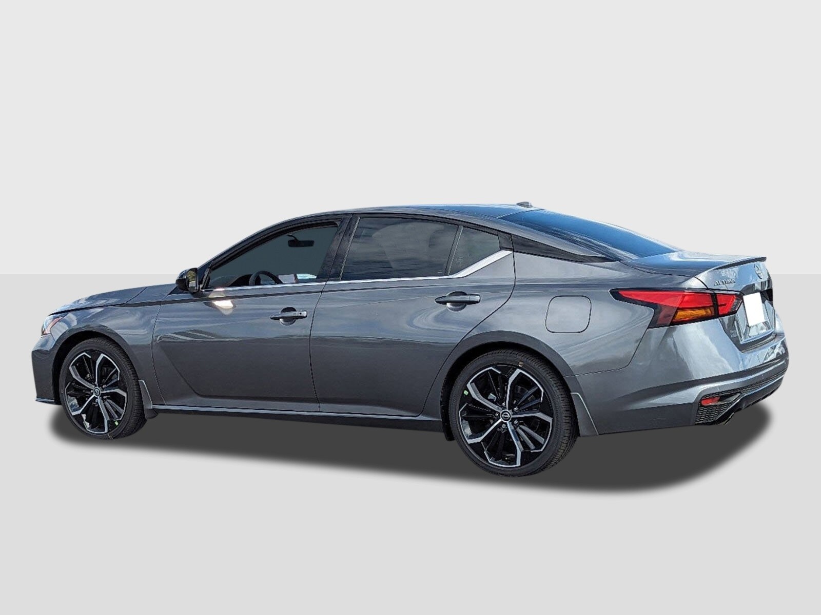 2025 Nissan Altima SR photo 3