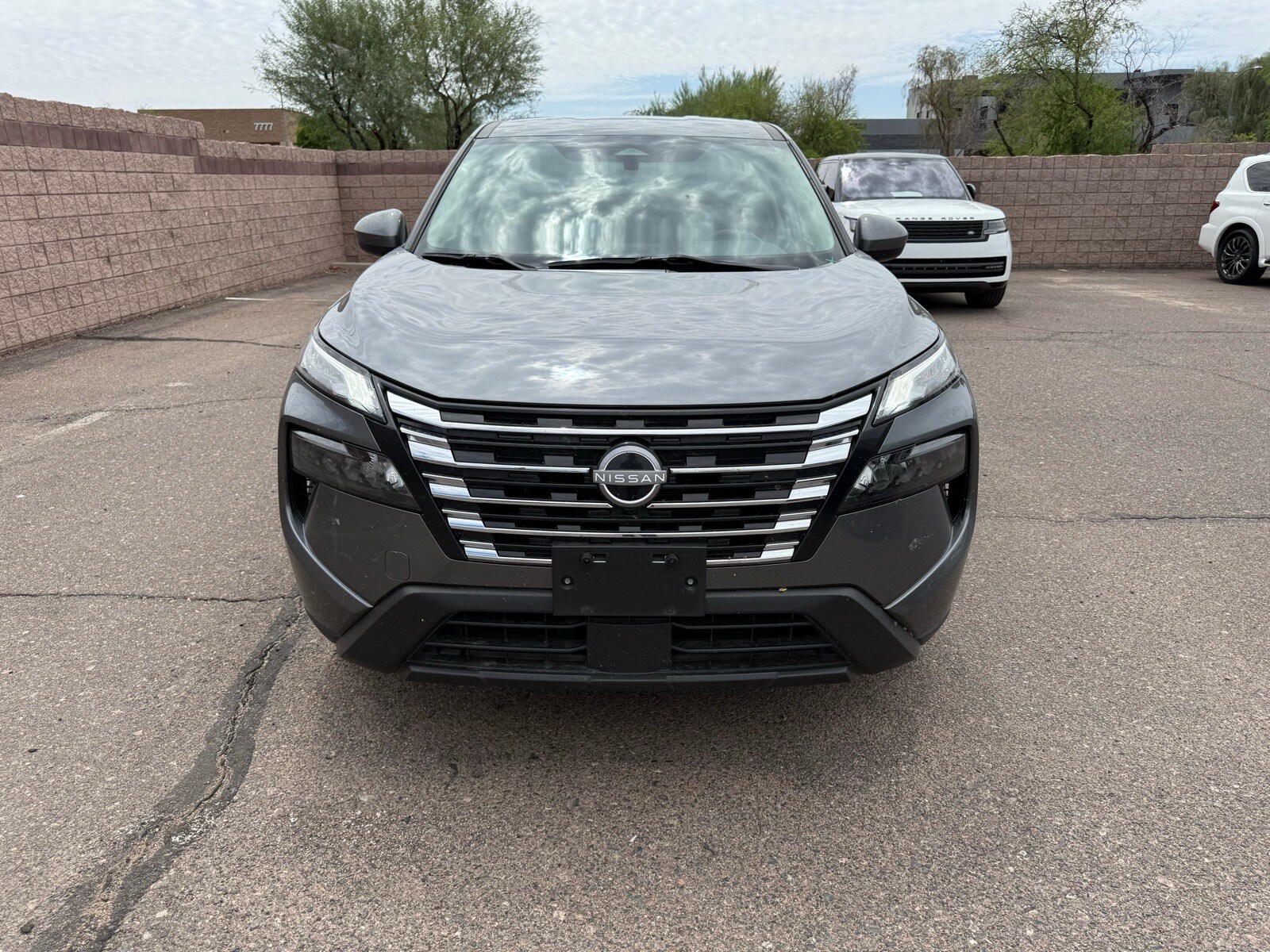 2024 Nissan Rogue SV photo 2