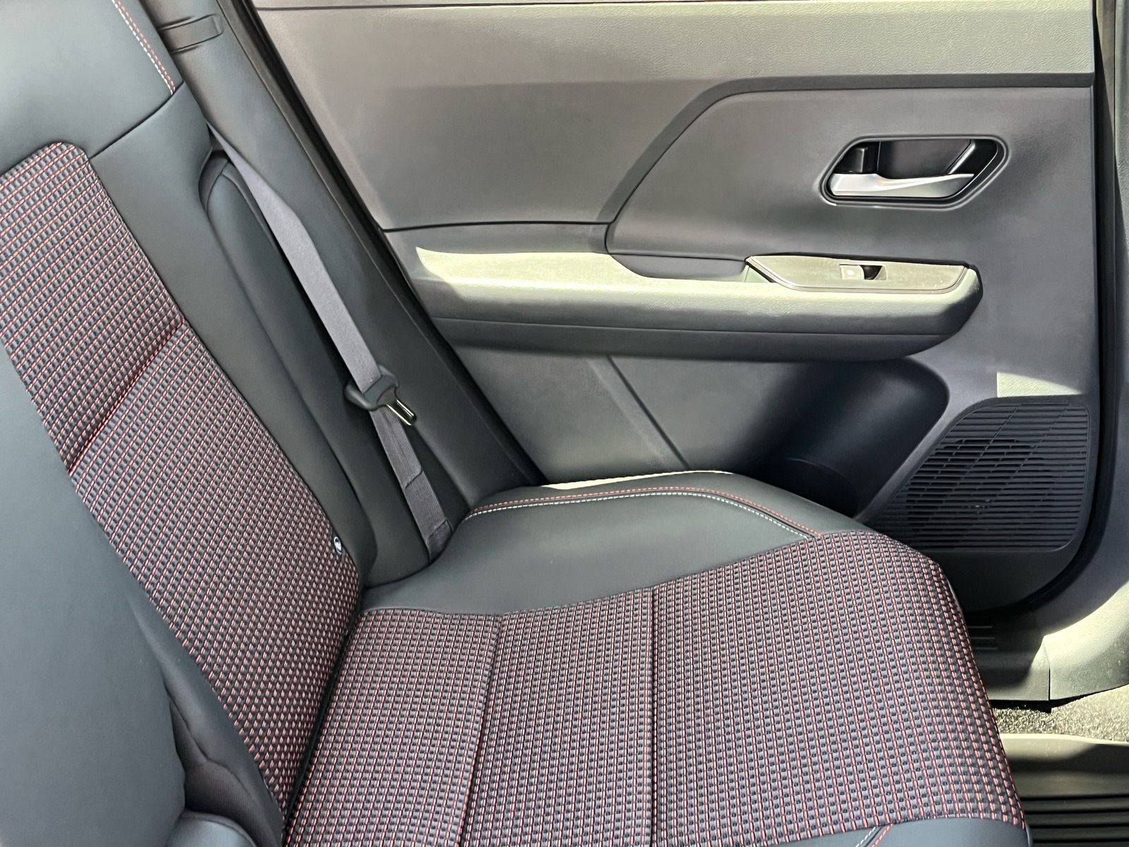 2026 Nissan KICKS SR - Photo 11