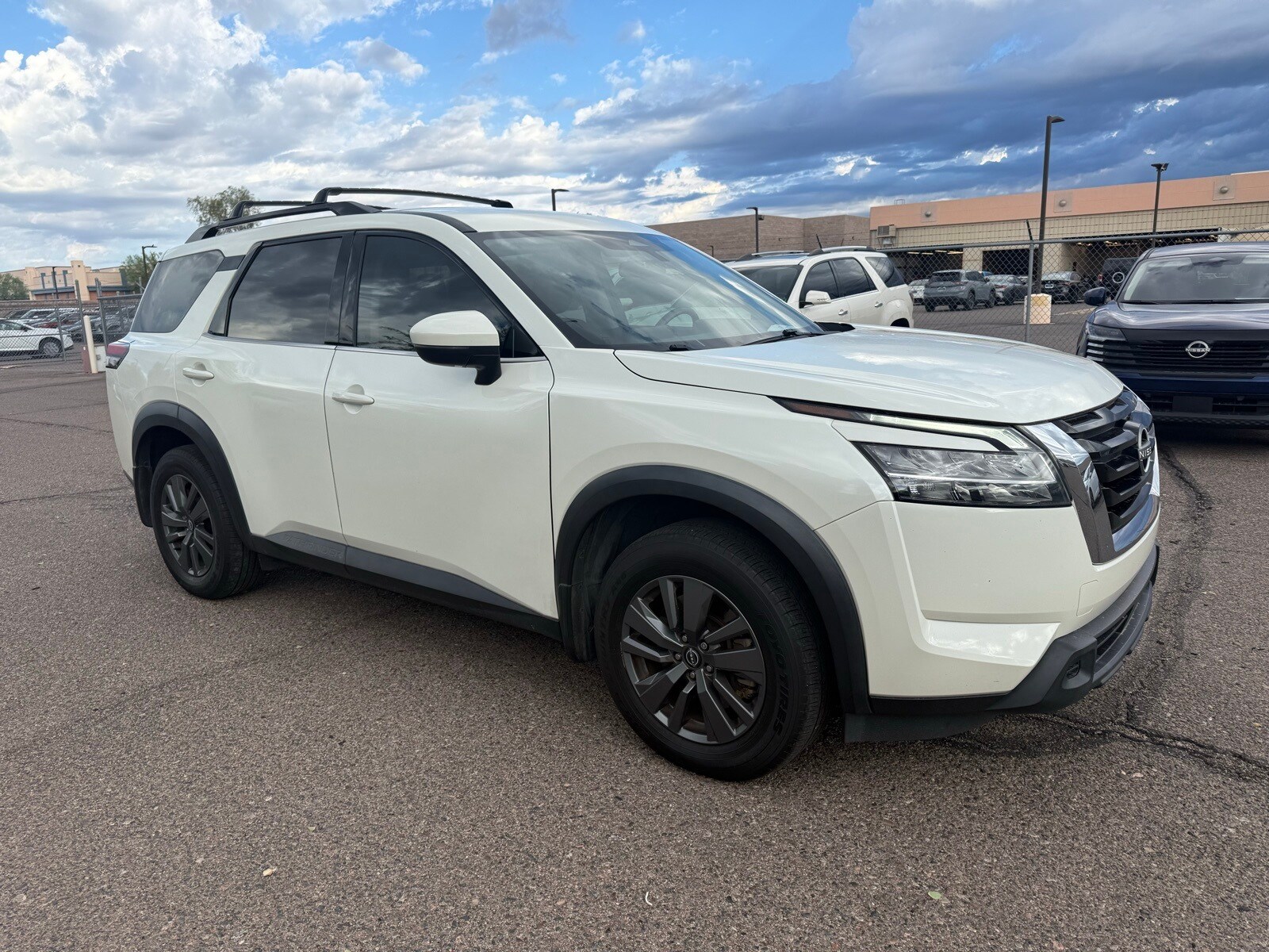 2022 Nissan Pathfinder SV photo 2