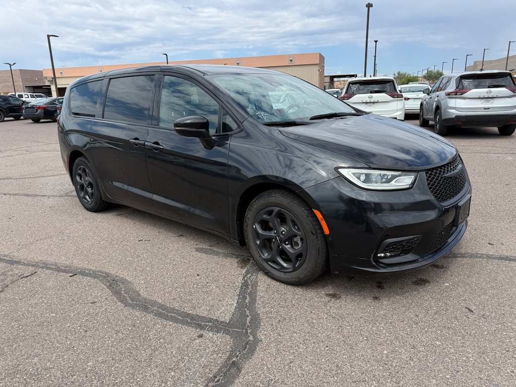 Used 2022 Chrysler Pacifica Hybrid Touring L Van Passenger Van