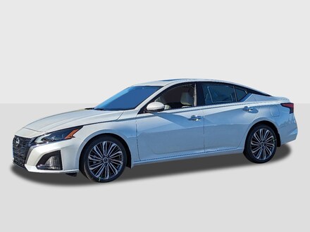 2025 Nissan Altima SL Sedan