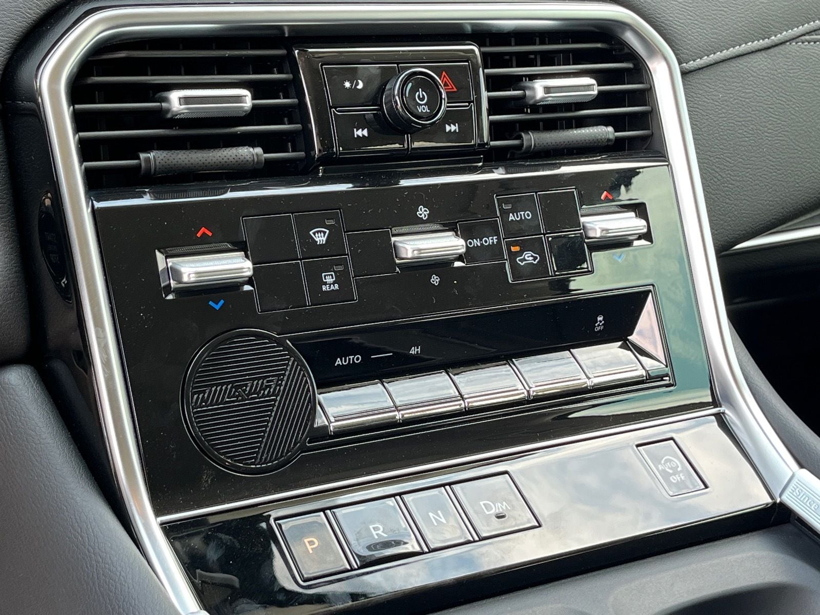 2026 Nissan Armada SV - Photo 25